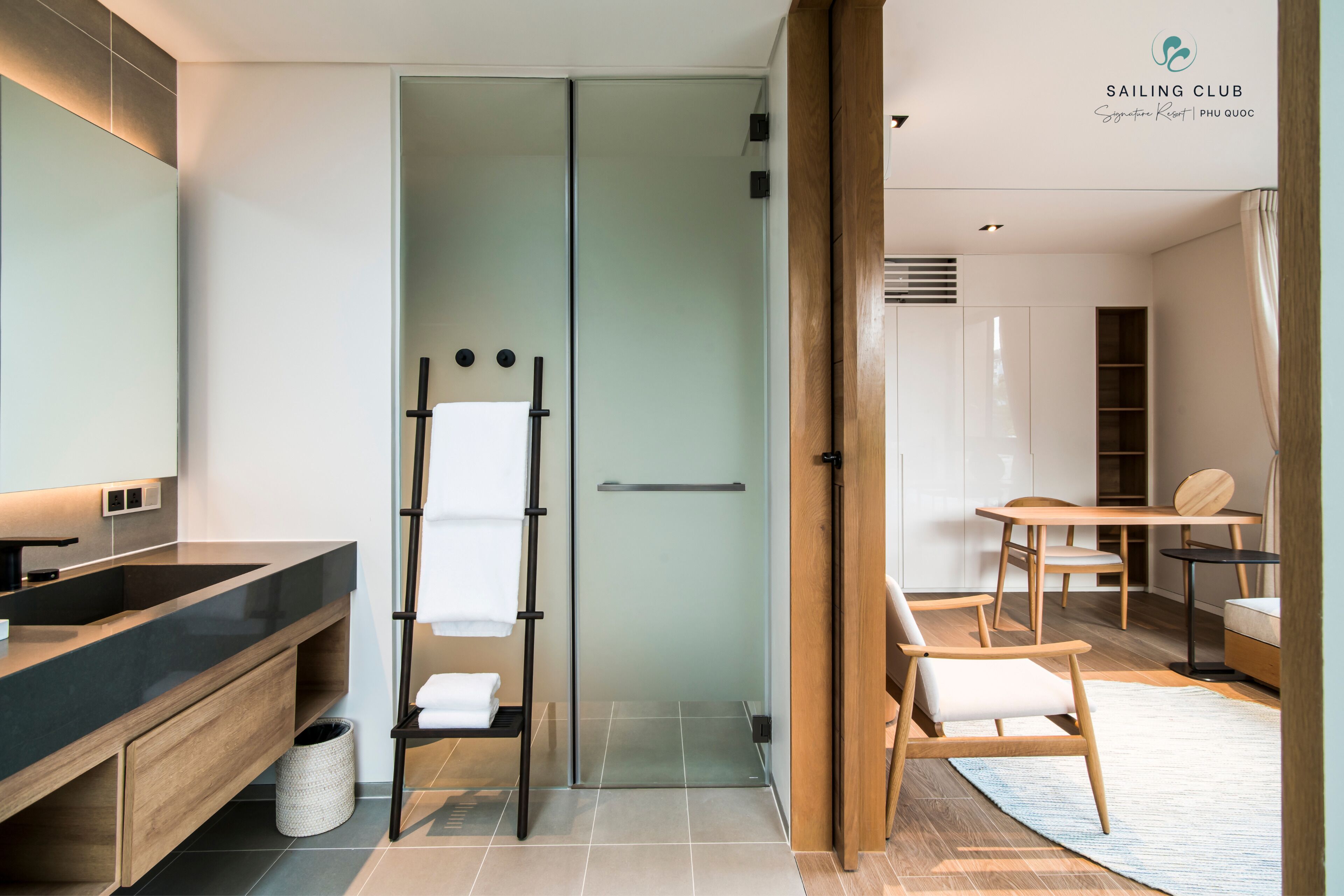 Baignoire et douche séparées, baignoire relaxante profonde