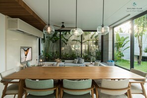 尊荣别墅, 3 间卧室 | 客厅 | 69-英寸液晶电视 （配备有线频道）、电视