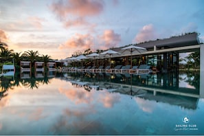2 outdoor pools