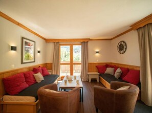 Interior - 250m from shops, view mountain, terrace, ski locker, 89m², Valmorel (Valmorel)