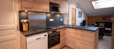 Fridge, oven, dishwasher, coffee/tea maker