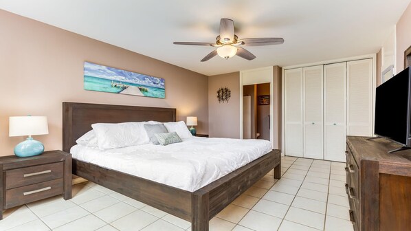1 bedroom, iron/ironing board, travel cot, WiFi - Beach Cozy North Shore Turtle Bay Condo (Kahuku)