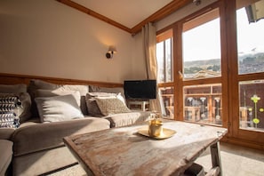 Living area - 250m from shops, 3rd floor, view mountain, balcony, ski locker, 62m², Valmorel (Valmorel)