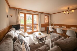 Living area - 250m from shops, 3rd floor, view mountain, balcony, ski locker, 62m², Valmorel (Valmorel)