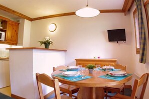 Dining - 300m from resort center, Ground floor, view mountain, terrace, ski locker, 40m², Valmorel (Valmorel)