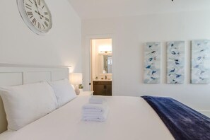 5 bedrooms, desk, iron/ironing board, travel cot