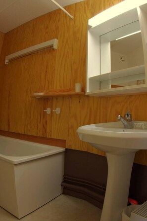 Bathtub
