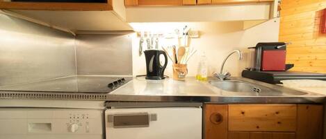 Fridge, microwave, dishwasher, coffee/tea maker