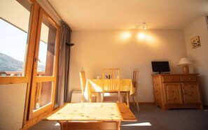 Dining - 10th floor, view panoramic, balcony, ski locker, 27m², Valmorel (Valmorel)