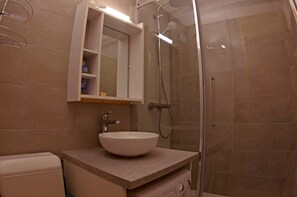 Bathroom - 5m from ski slopes, 7th floor, view mountain, balcony, tv, ski locker, 24m², Valmorel (Valmorel)