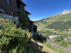 Exterior - 100m from ski slopes, floor -1, view valley, balcony, parking, tv, 28m², Méribel-Mottaret (Méribel - Les Allues)