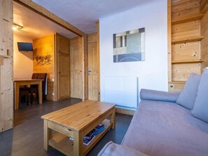 Living area - 100m from ski slopes, floor -1, view valley, balcony, parking, tv, 28m², Méribel-Mottaret (Méribel - Les Allues)