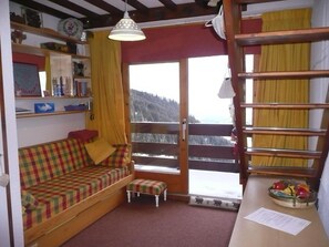 Living area - 20m from ski slopes, 5th floor, view valley, balcony, tv, ski locker, 30m², Méribel-Mottaret (Méribel - Les Allues)