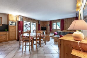 Living area - 300m from ski slopes, balcony, parking, tv, 62m², Méribel-Mottaret (Méribel - Les Allues)
