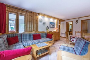 Living area - 300m from ski slopes, balcony, parking, tv, 62m², Méribel-Mottaret (Méribel - Les Allues)