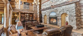 NEW Blue Sky Lodge on 80 Acres! Hot Tub, Decks, WiFi, wet bar, firepit, gym