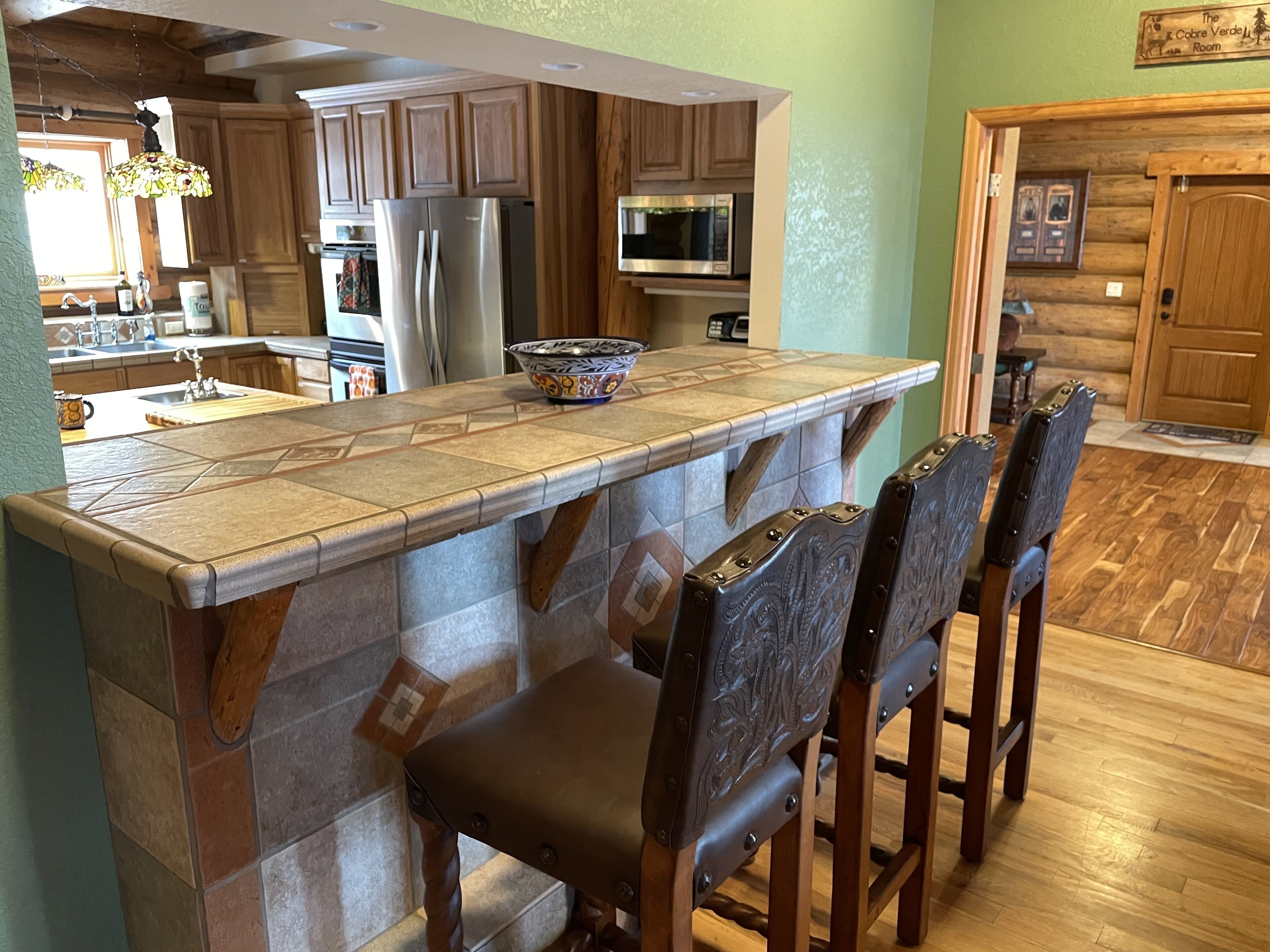 NEW Blue Sky Lodge on 80 Acres! Hot Tub, Decks, WiFi, wet bar, firepit, gym