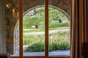 Interior - 80m from ski lifts, view ski slopes, terrace, ski locker, 43m², Méribel-Mottaret (Méribel - Les Allues)