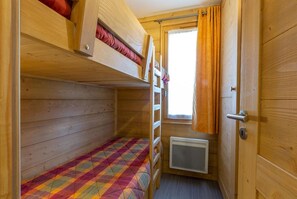 Room - 80m from ski lifts, view ski slopes, terrace, ski locker, 43m², Méribel-Mottaret (Méribel - Les Allues)
