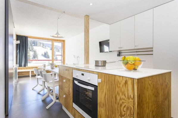 冰箱、微波炉、烤箱、洗碗机