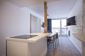 Dining - 8th floor, view ski slopes, balcony, 54m², Les Arcs (Les Arcs)