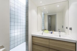 Bathtub