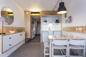 Fridge, microwave, oven, dishwasher