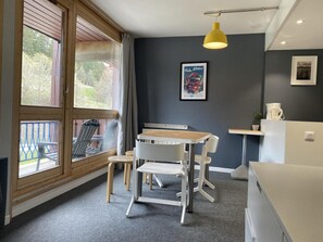 Dining - 50m from ski slopes, 7th floor, balcony, tv, ski locker, 30m², Les Arcs (Les Arcs)