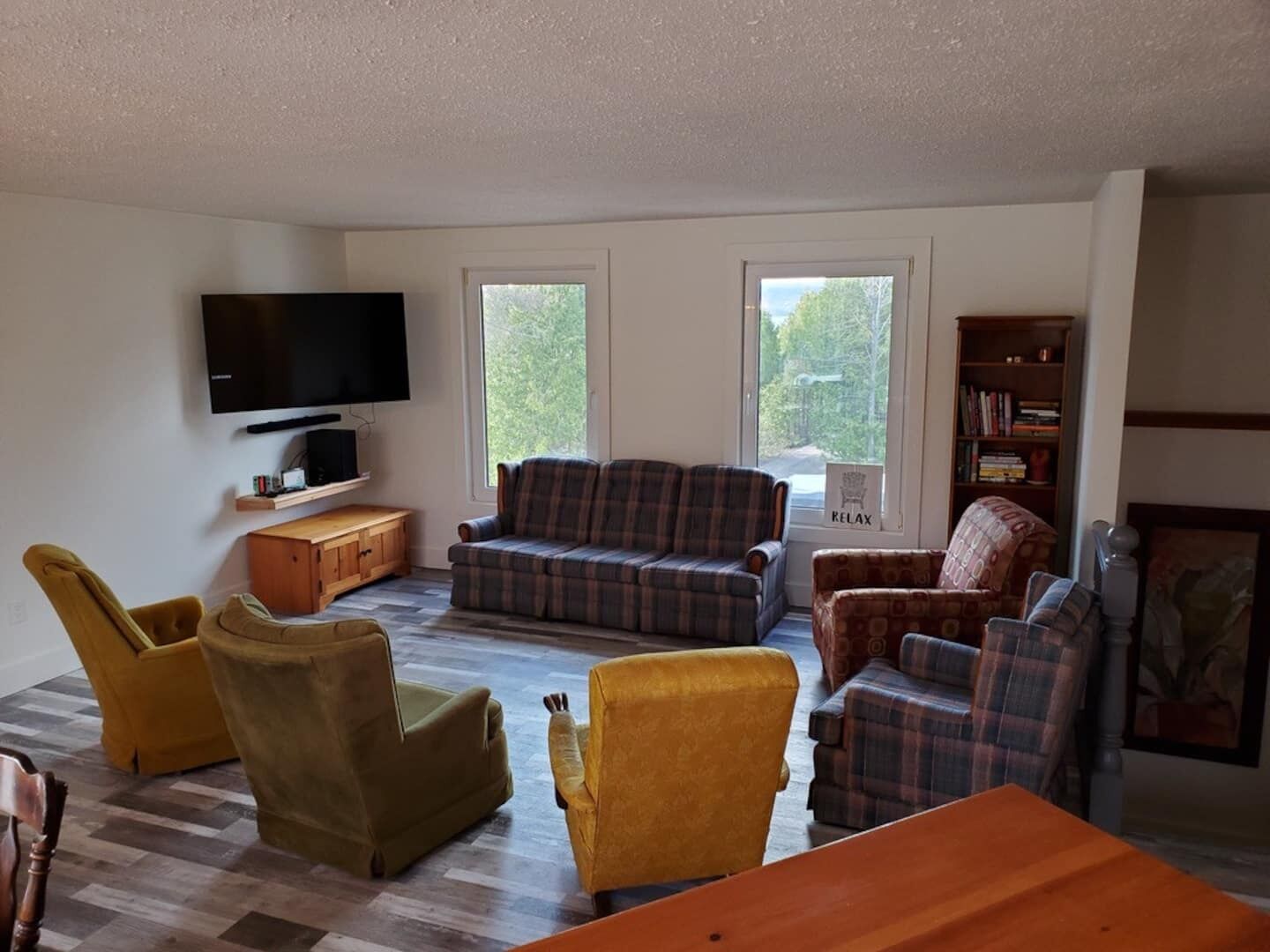 "Paradise" 60 Acres of Private Trails & Waterfront