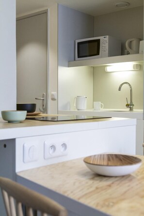 Kühlschrank, Mikrowelle, Geschirrspüler