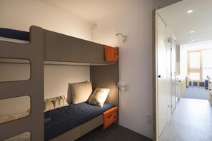 WiFi - 100m from ski slopes, 2nd floor, view forest, balcony, tv, ski locker, 27m², Les Arcs (Les Arcs)