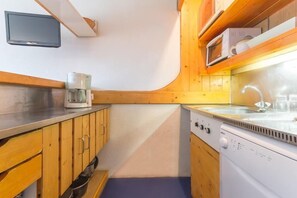 Fridge, microwave, dishwasher, coffee/tea maker