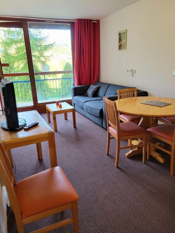 TV - 50m from ski slopes, 8th floor, view ski slopes, balcony, tv, 28m², Les Arcs (Les Arcs)