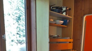 A compact kitchen with wooden cabinets, a sink, and a window. - 50m from resort center, 13rd floor, 13m², Les Arcs (Les Arcs)