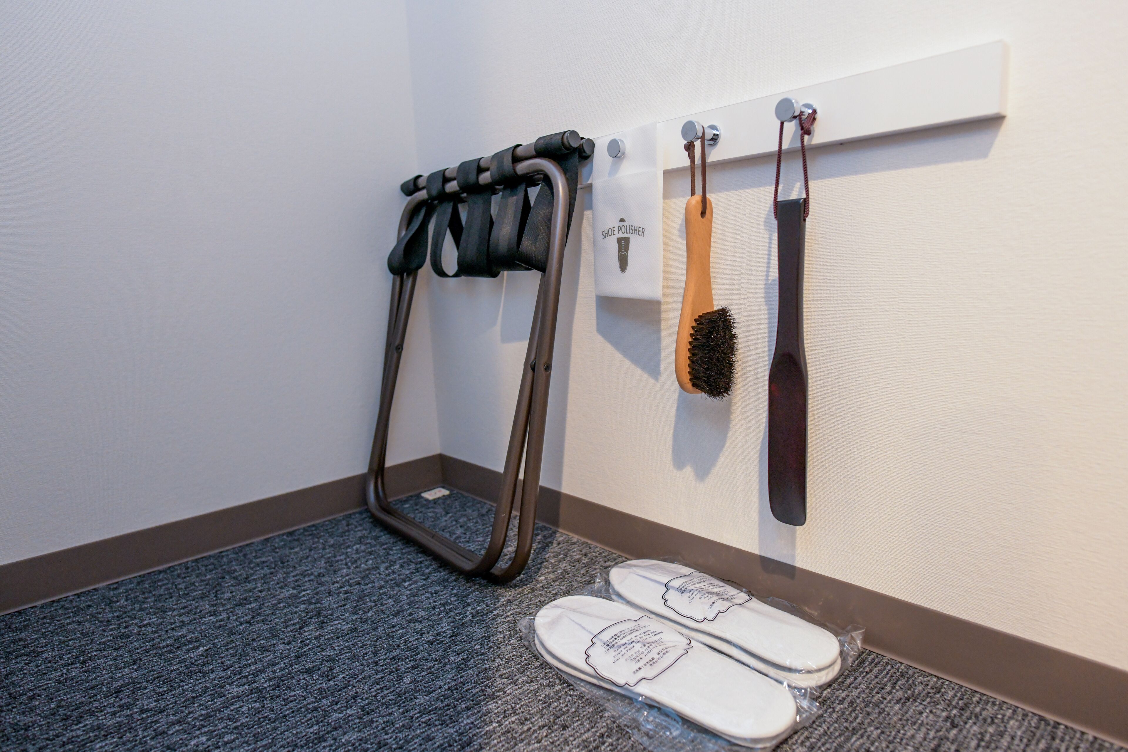 basic twin room | down duvets, desk, laptop workspace, free wifi