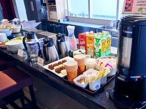 Daily buffet breakfast (JPY 1400 per person)