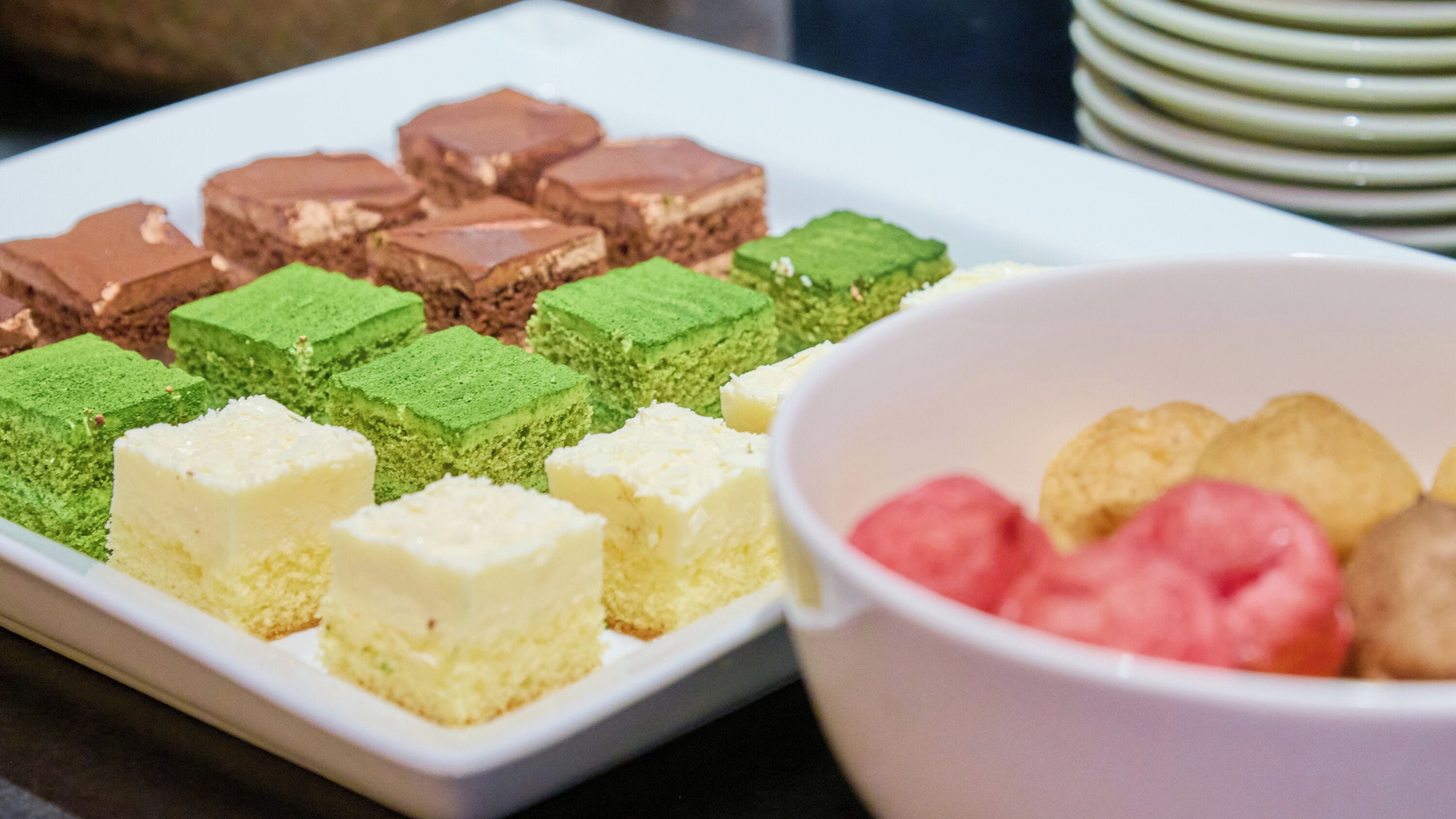 daily buffet breakfast (jpy 1400 per person)