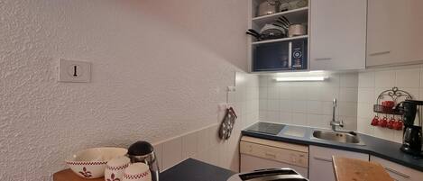 Réfrigérateur, micro-ondes, four, lave-vaisselle