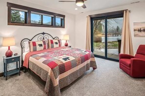 4 quartos, ferros/tábuas de passar roupa, berço de viagem