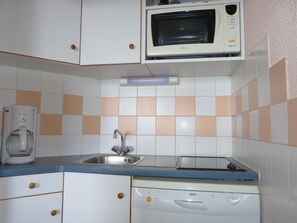 Réfrigérateur, micro-ondes, lave-vaisselle