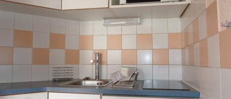 Réfrigérateur, micro-ondes, lave-vaisselle