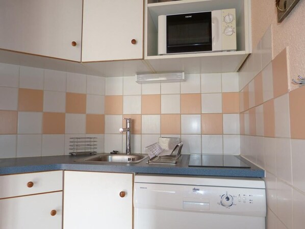 Fridge, microwave, dishwasher