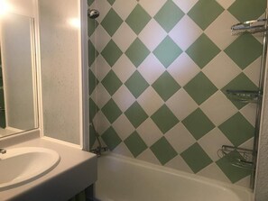 Bathtub - 1st floor, view valley, balcony, tv, ski locker, 26m², Montalbert (Aime)