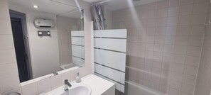 Bathtub