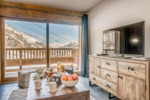 Interior - 50m from ski slopes, 4th floor, view valley, fitness, swimming pool, sauna, hammam, balcony, tv (Tignes)