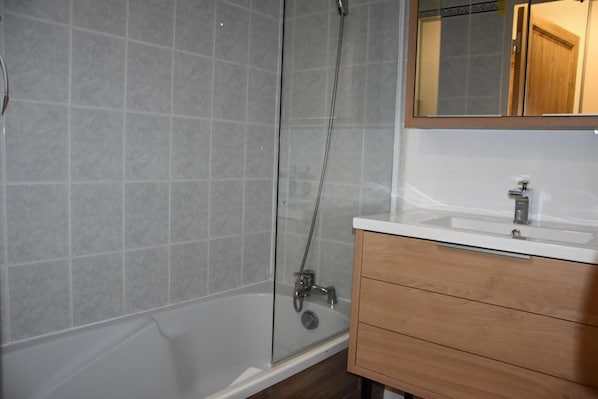 Bathtub