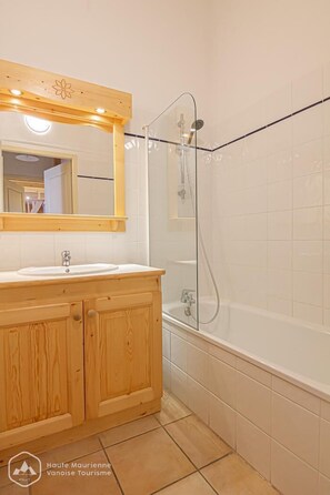 Bathtub