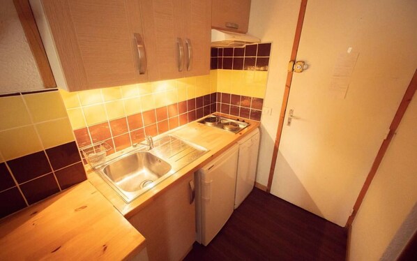 Fridge, microwave, dishwasher, toaster