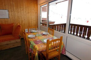 Dining - 50m from ski slopes, 5th floor, balcony, tv, ski locker, 34m², Val Thorens (Val Thorens)
