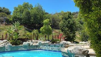 Piscina all'aperto, una piscina riscaldata